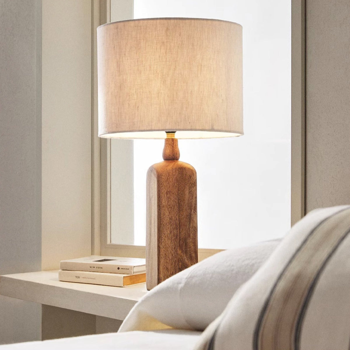 Ennirare Table Lamp