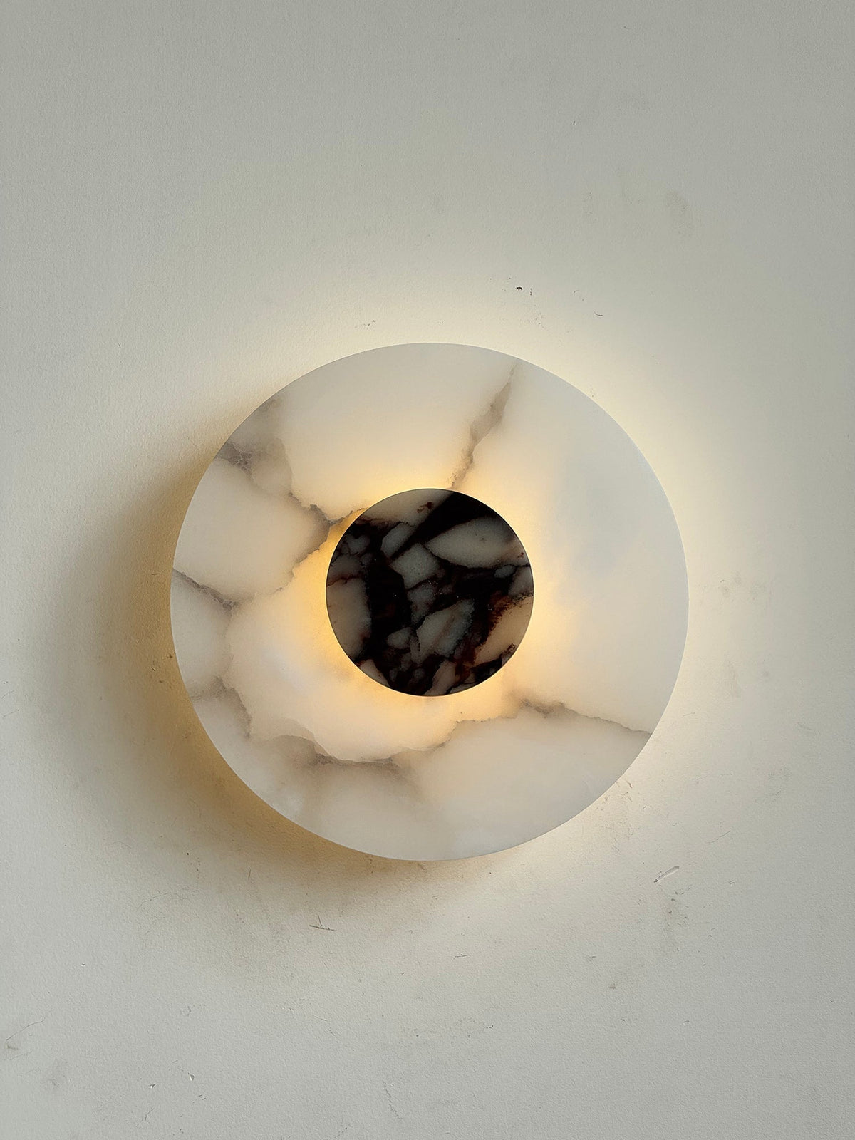 Rauduvyi Alabaster Wall Lamp