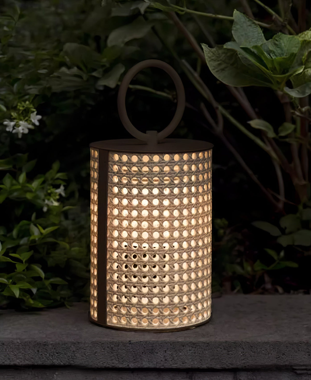 Arlette Solar Outdoor Lantern Lamp