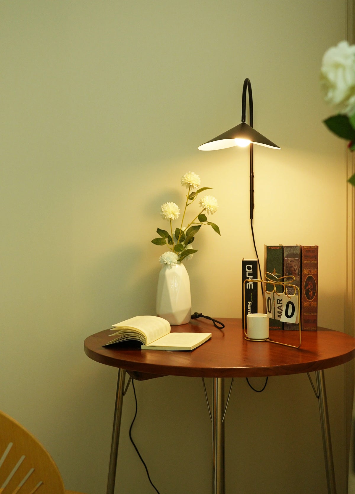 Arum Wall Lamp