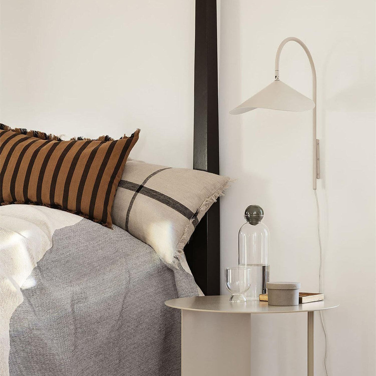 Arum Wall Lamp