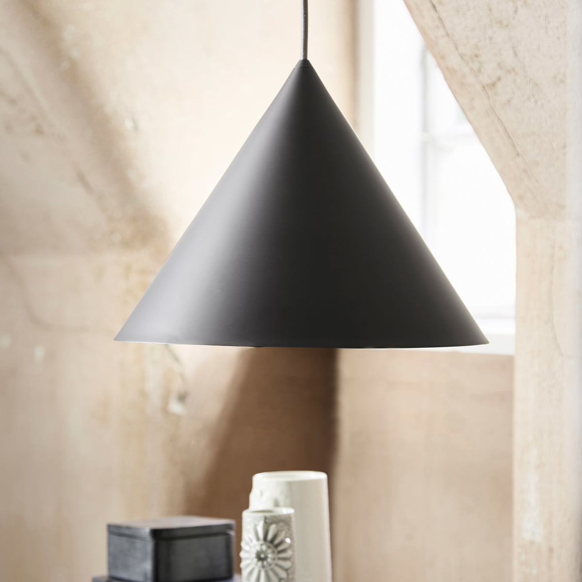 Caeluvyu Dark Pendant Lamp