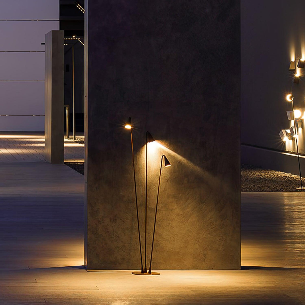 Conical Bellflower Outdoor Floor Lamp
