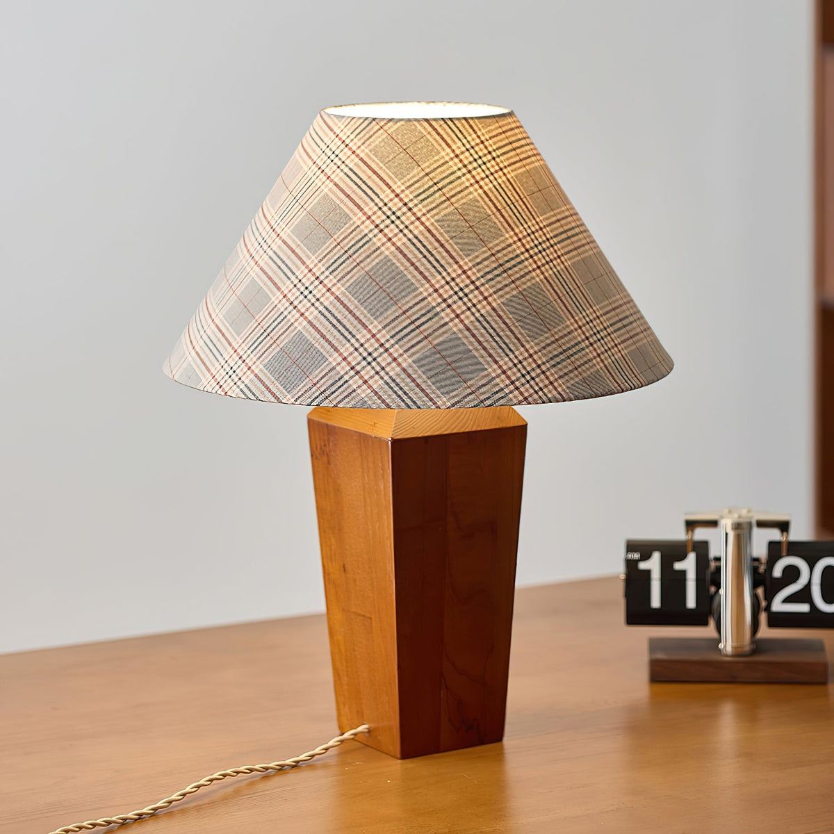 Reniniella Table Lamp