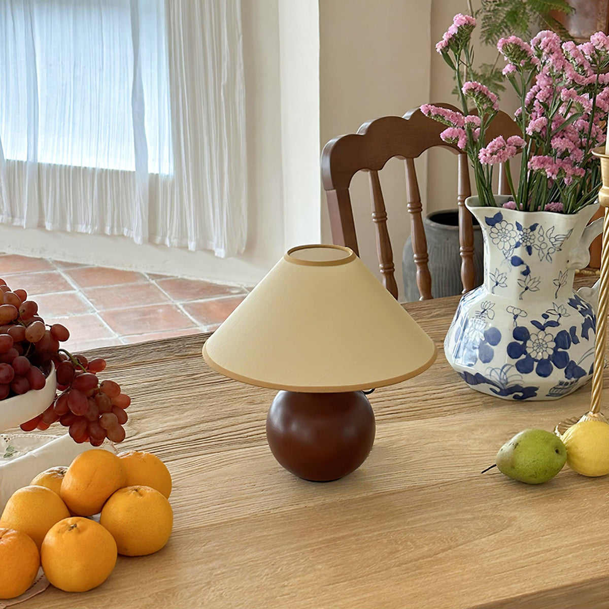 Aveneielle Table Lamp