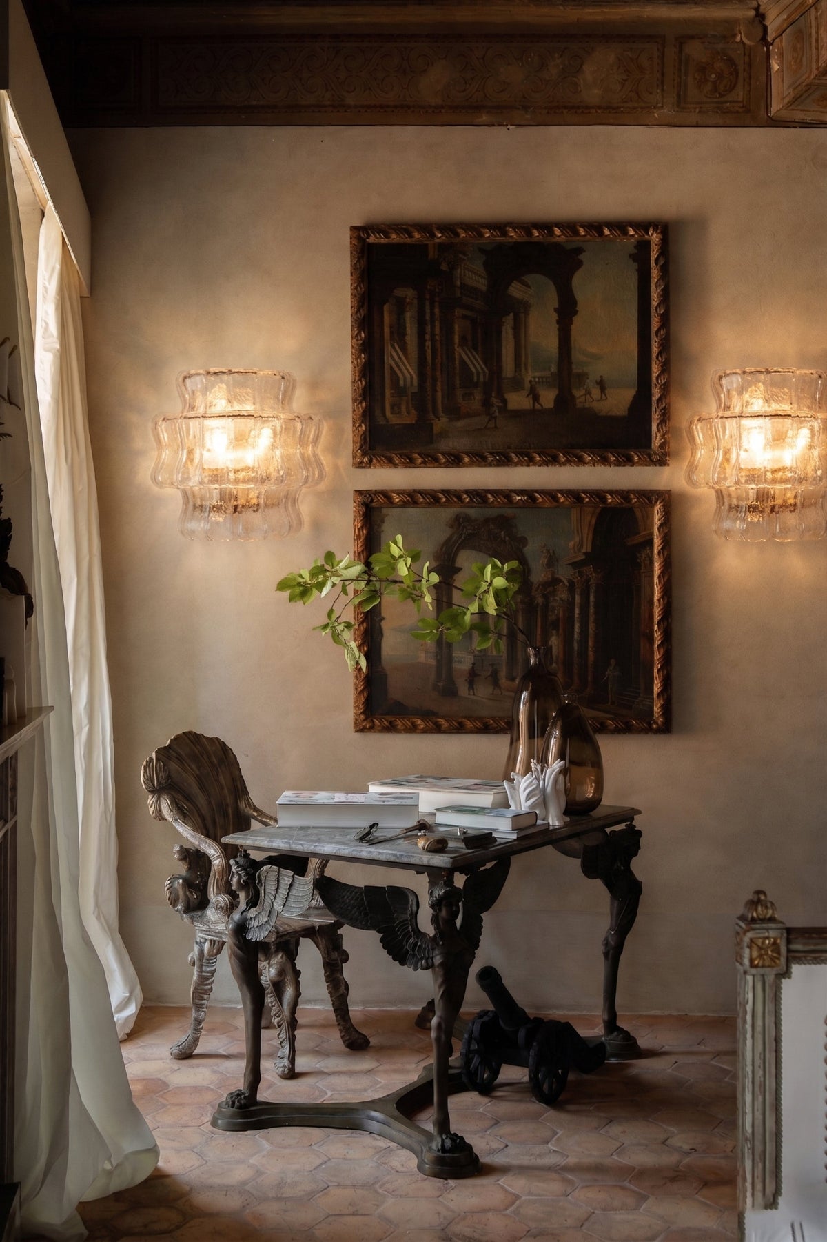 Aveniira Wall Lamp