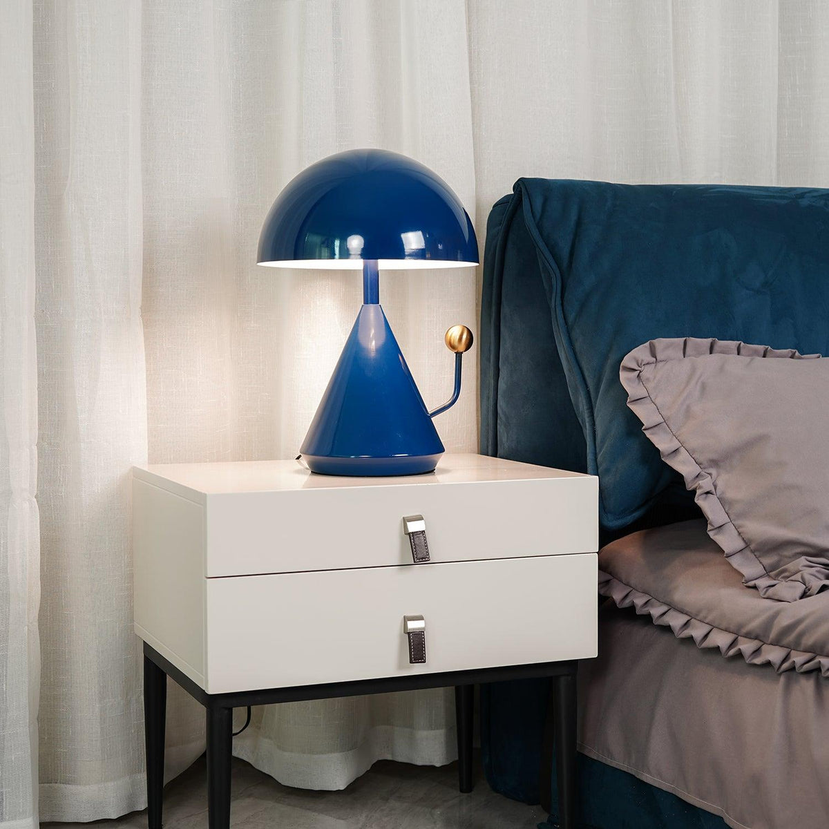 Dali Divina Table Lamp