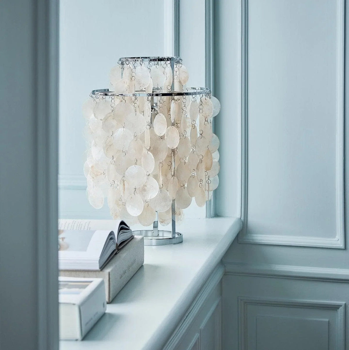 Round Shell Tiered Table Lamp