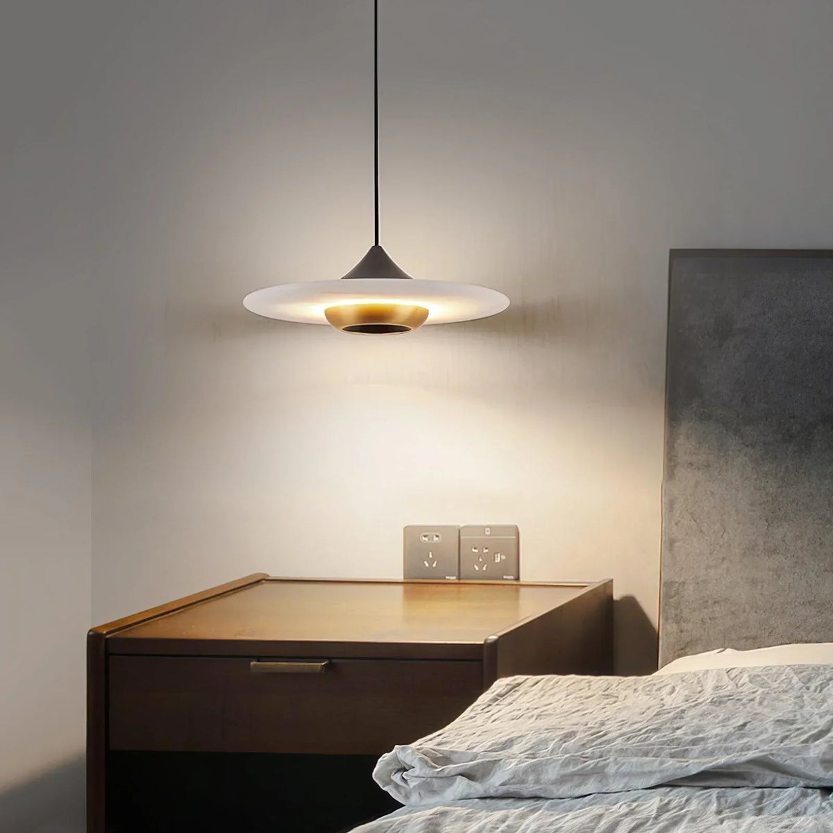 Flying Ipno Alabaster Pendant Lamp