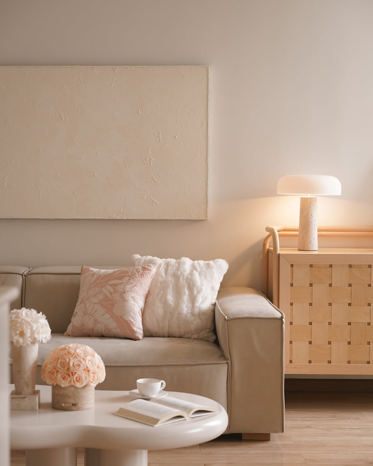 Avenelise Table Lamp