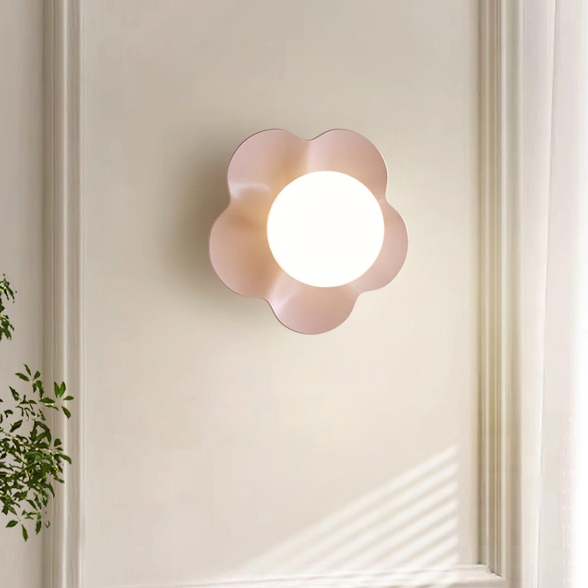 Petalia Wall Lamp