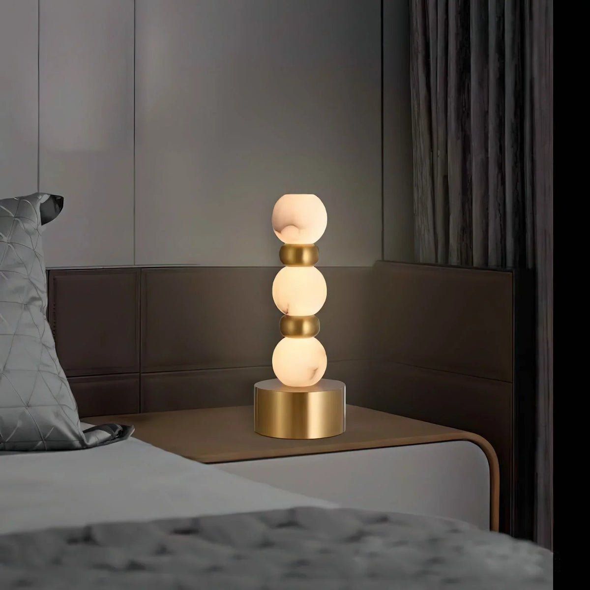 Alabaster Pearl Xyx Table Lamp