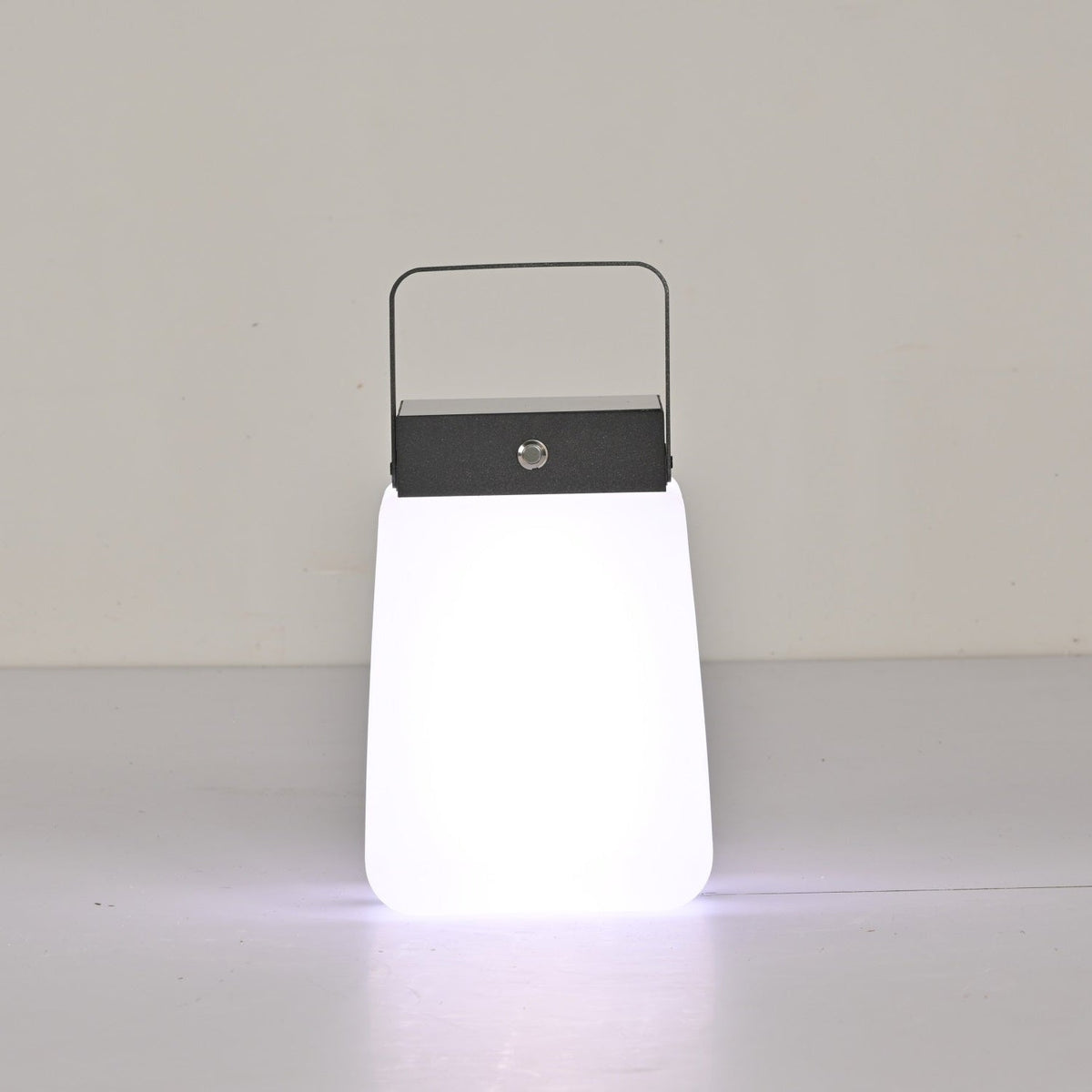 Solara Edge Lantern Outdoor Lamp