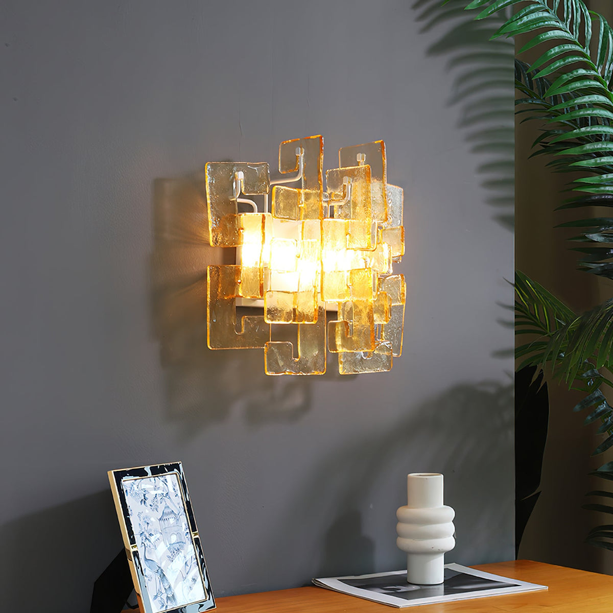 Elaaelia Wall Lamp