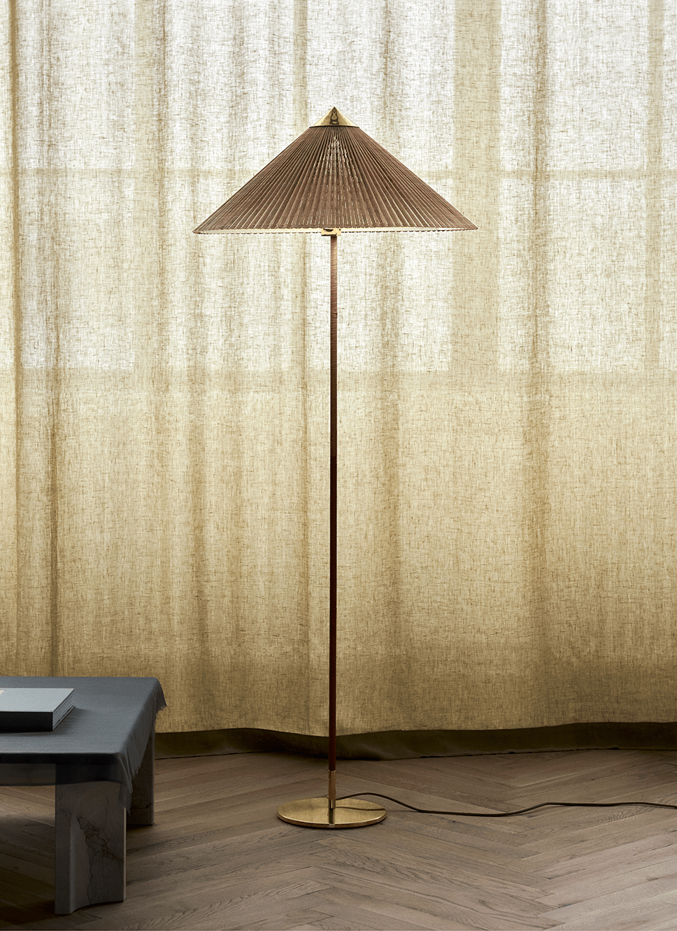 9602 Floor Lamp