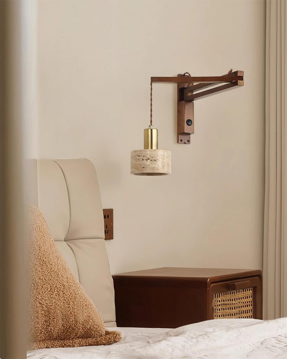Lavenil Wall Lamp