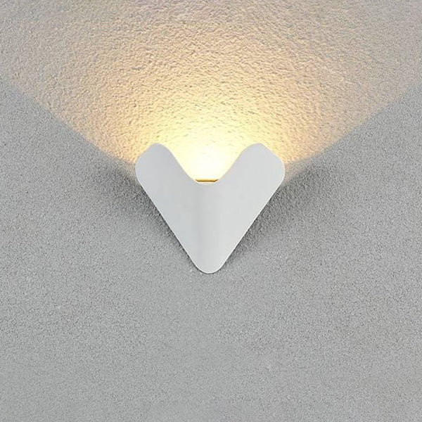 Ray Minimalist Triangle Metal Outdoor Wall Lamp, Balck/White