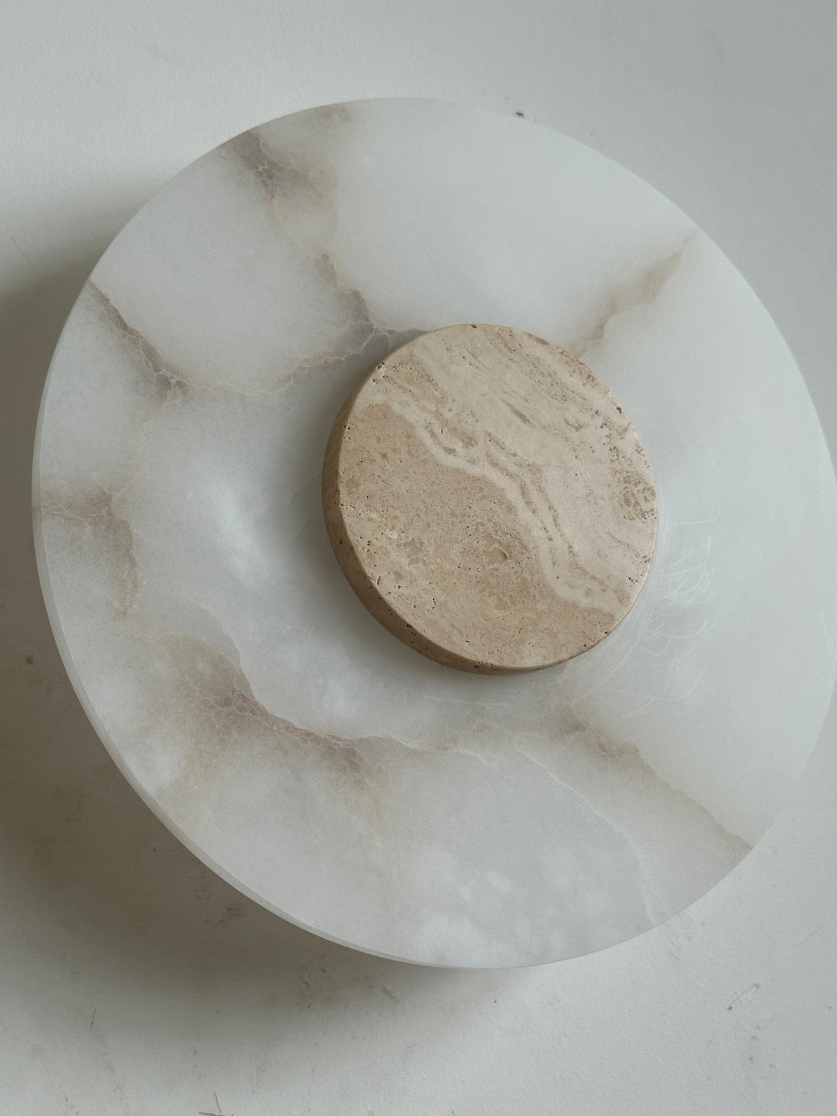 Rauduvyi Alabaster Wall Lamp