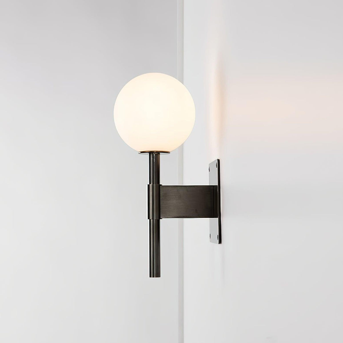 Veleneria Wall Lamp