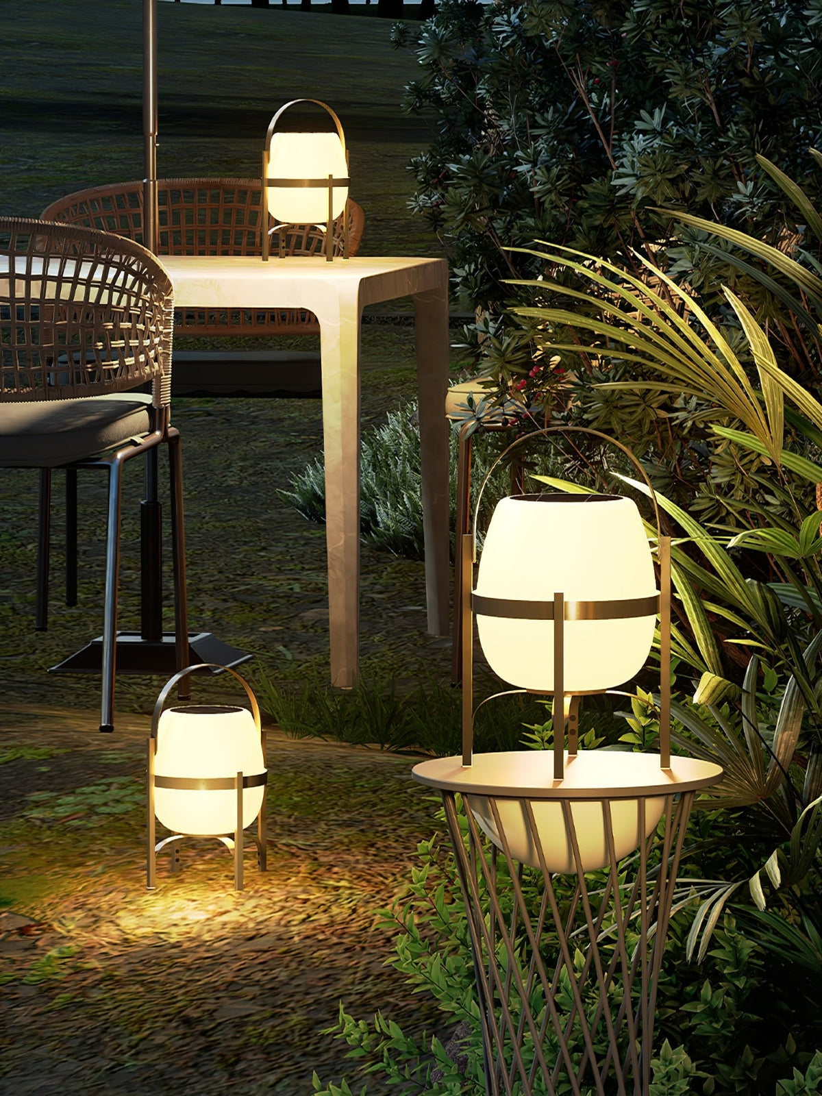Auren Lantern Outdoor Lamp