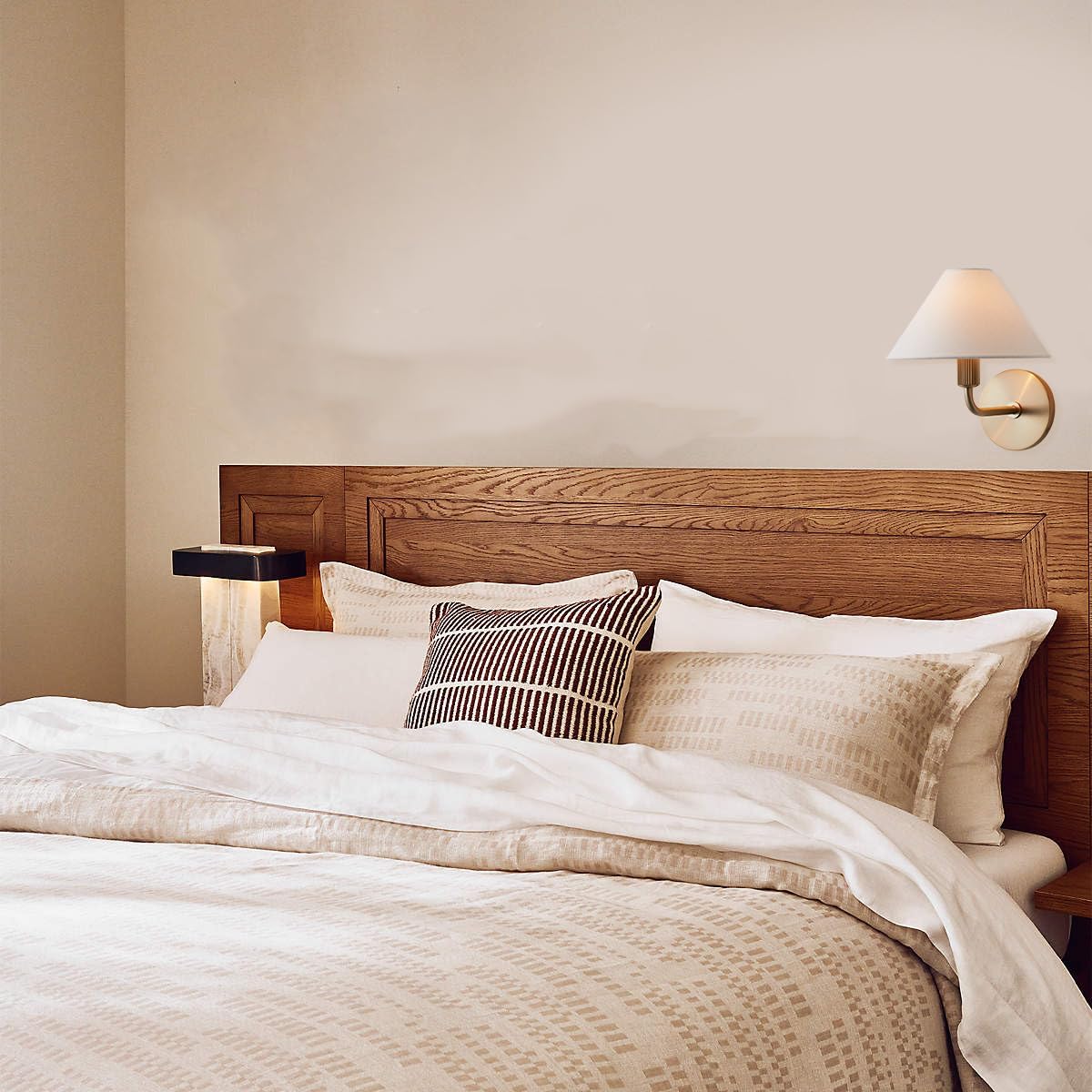 Cisoren Traditional Unique Brass Fabric Wall Lamp