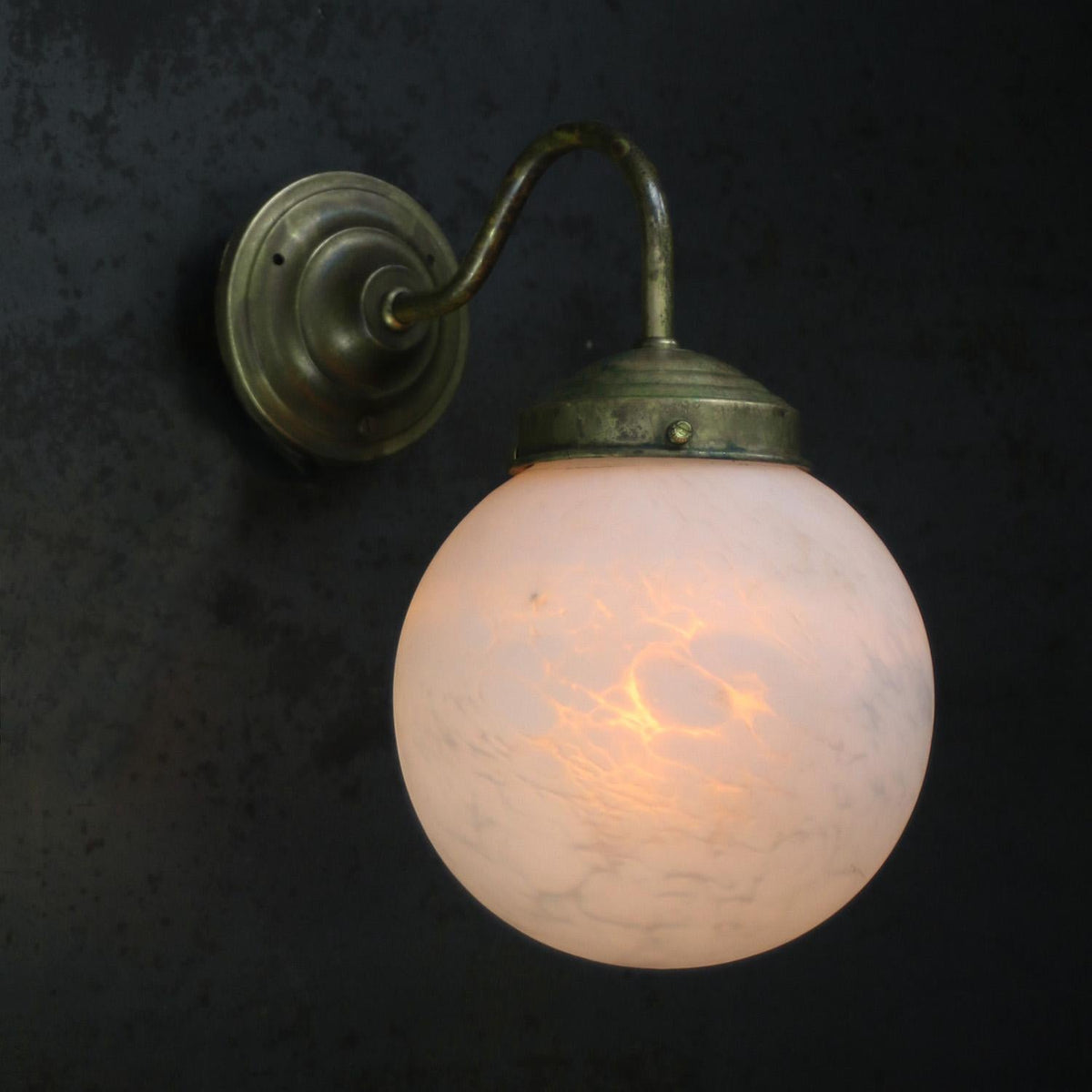 Rauduvyd Alabaster Wall Lamp