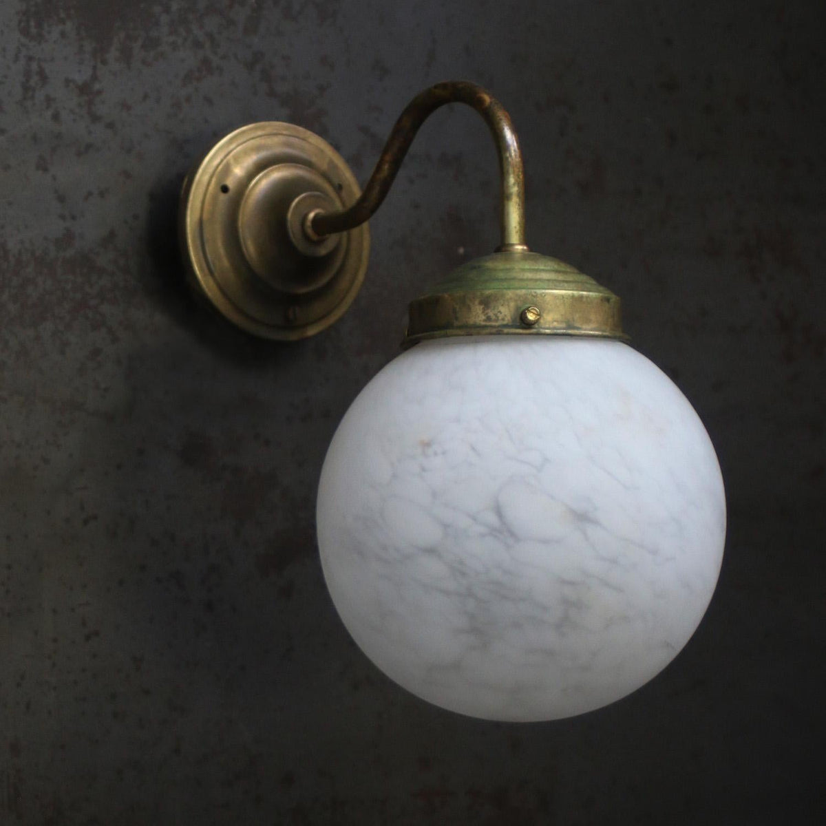 Rauduvyd Alabaster Wall Lamp