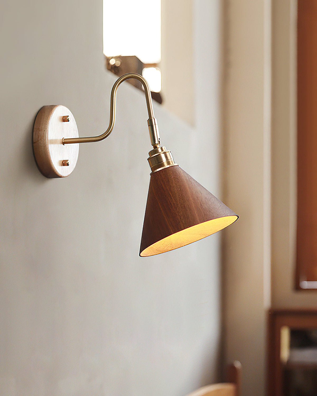 Viraanelle Wall Lamp