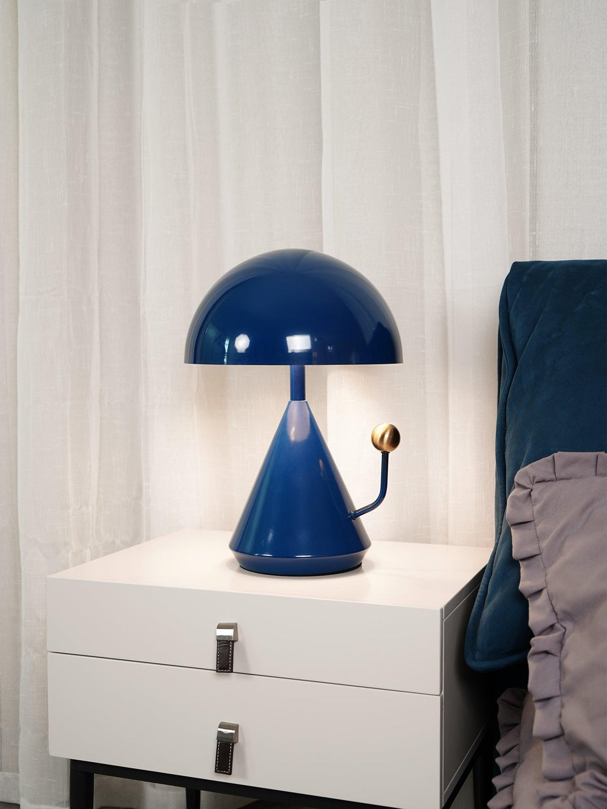 Dali Divina Table Lamp