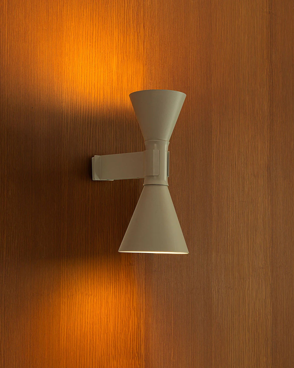 Viraiseria Wall Lamp