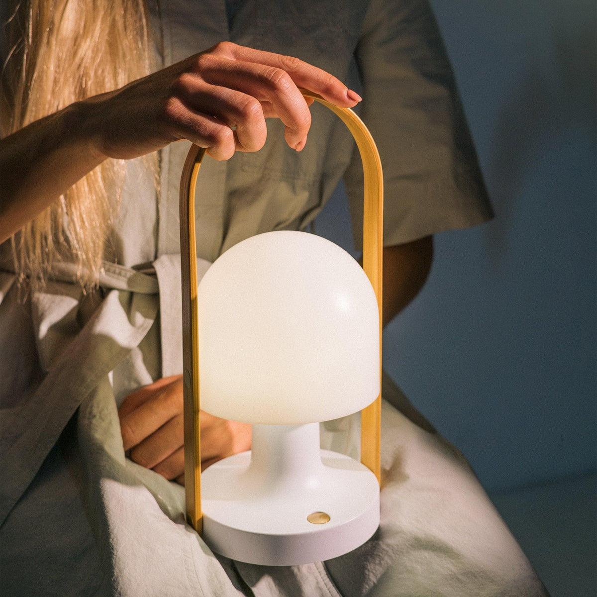 Elaanelle Table Lamp