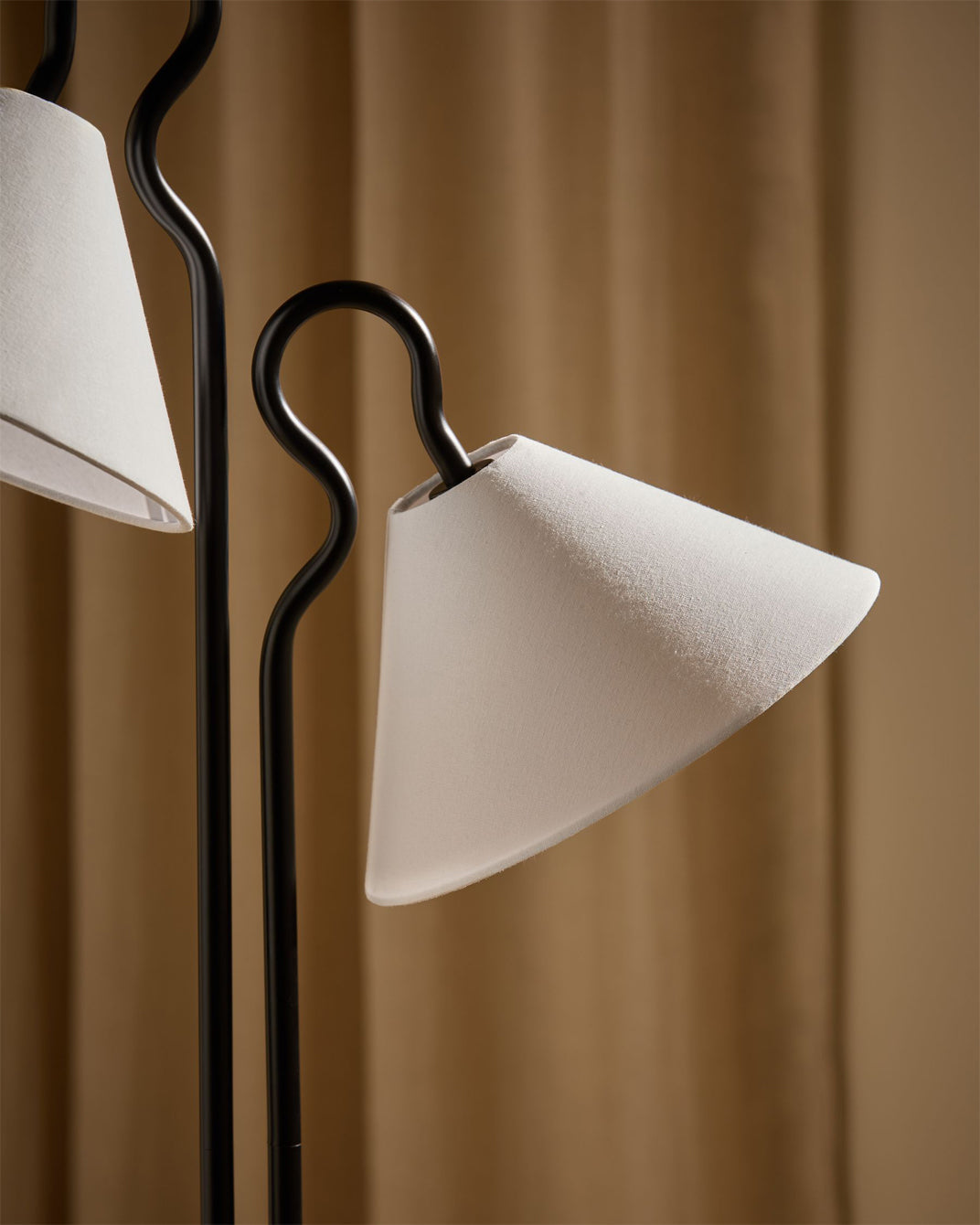 Viraoria Floor Lamp