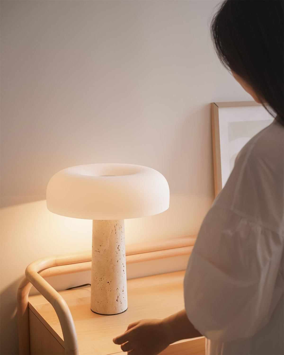 Avenelise Table Lamp