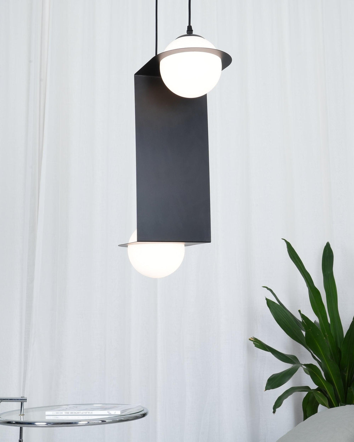 Selan Black Glass Pendant Lamp