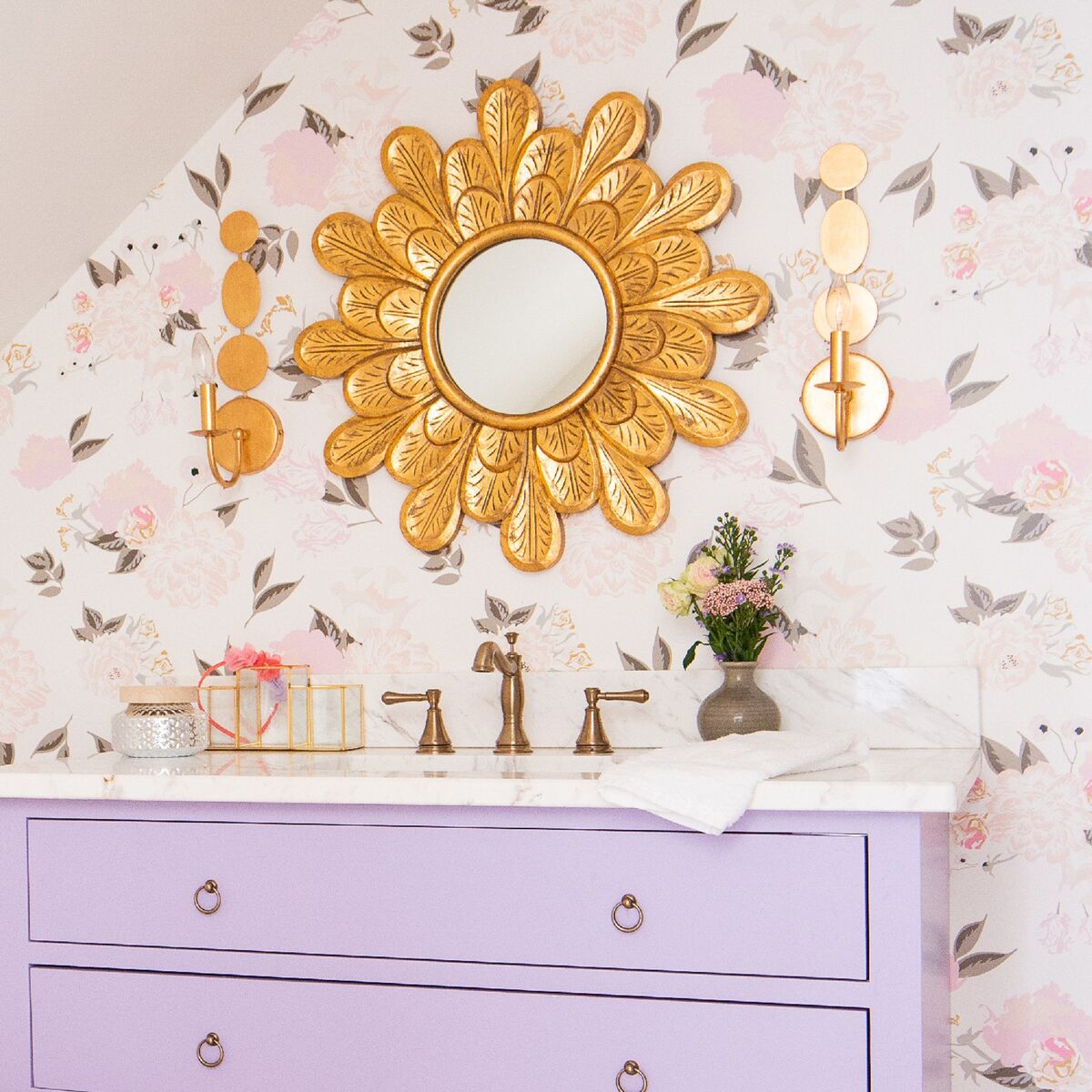 Elveneth Traditional Brass Wall Lamp