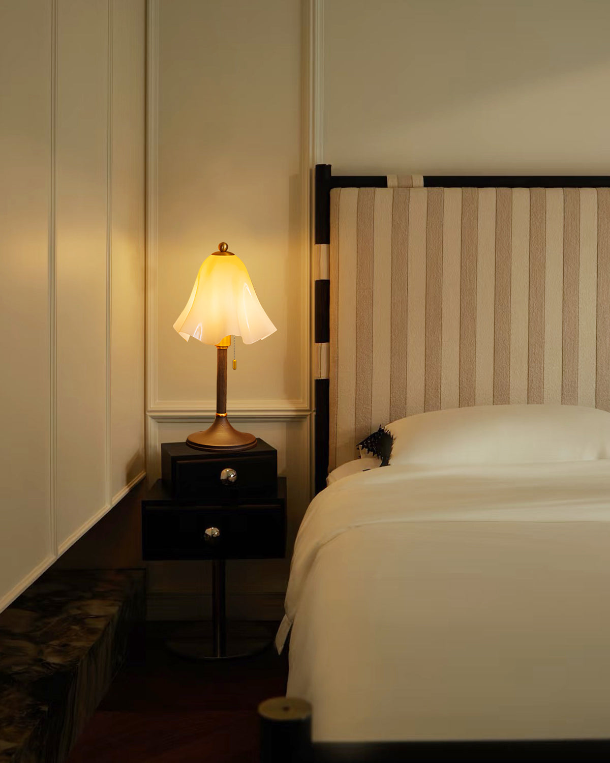 Veleleria Table Lamp