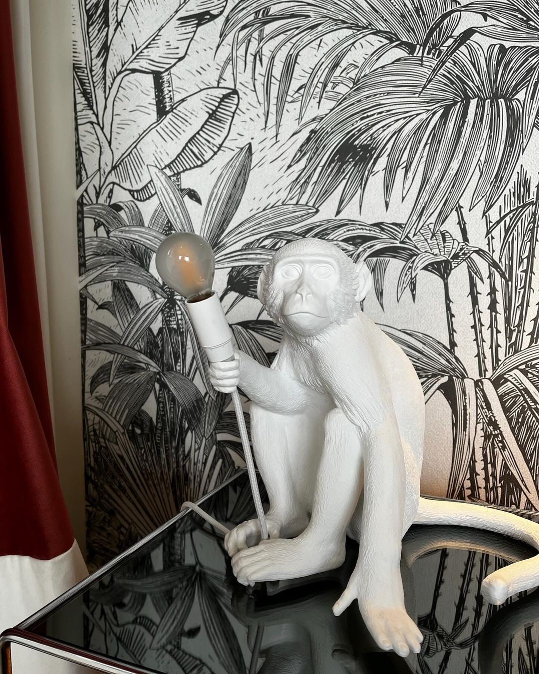 Velaeria Table Lamp