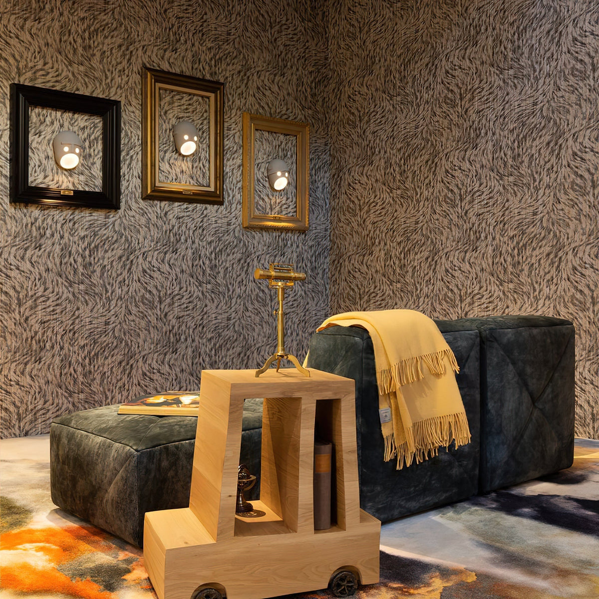 Elvynira Party Resin Wall Lamp