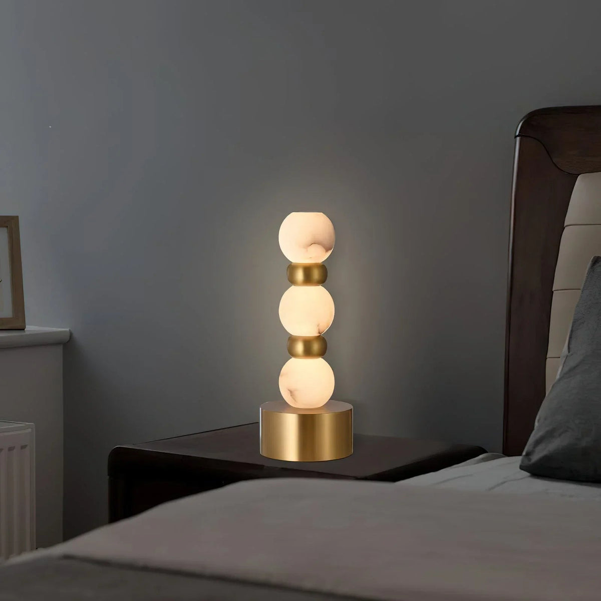 Alabaster Pearl Xyx Table Lamp