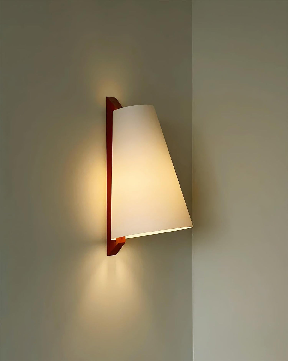 Calirette Wall Lamp