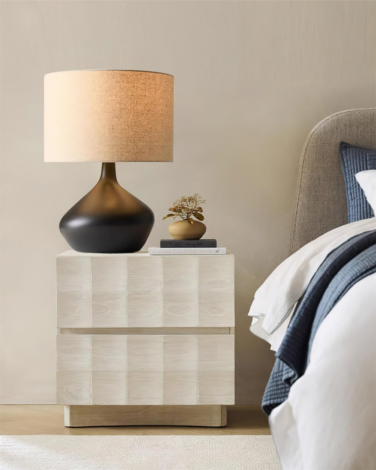 Lumoora Table Lamp