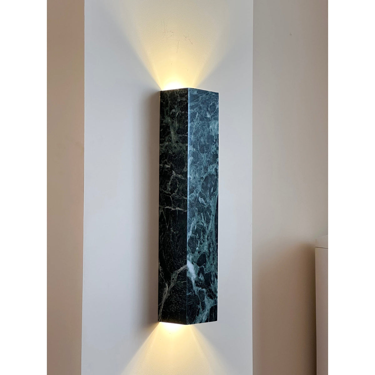 Ulaearae LED Marble Wall Lamp
