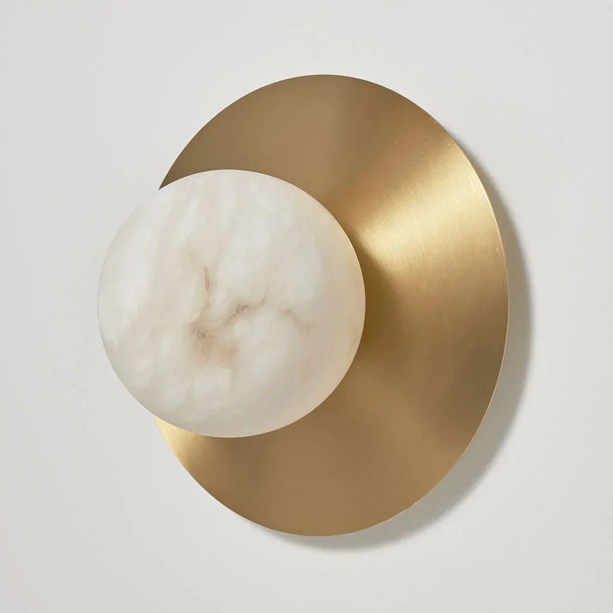 Alabaster Globe & Brass Disc Wall Sconce | CLHHA095