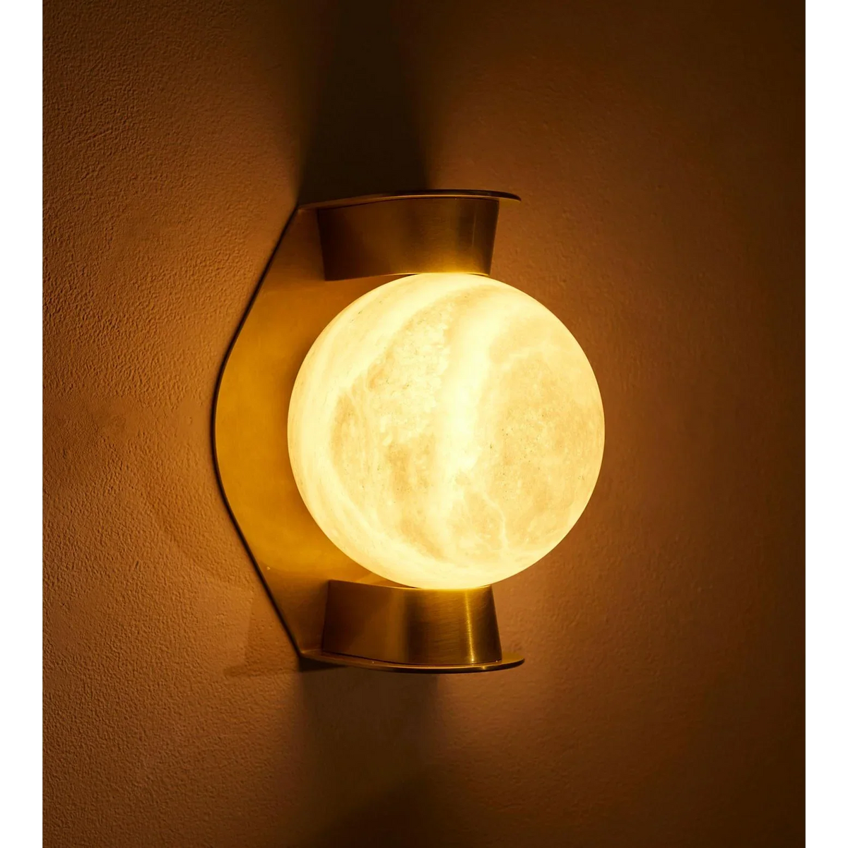 Alabaster Globe & Brass Wall Sconce | CLDFR0252
