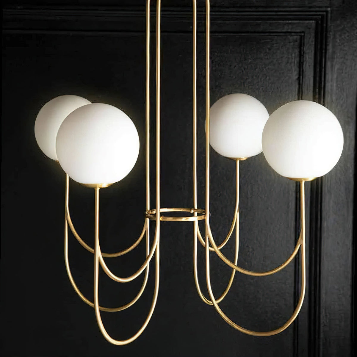 Mjolkuvyi Glass Chandelier