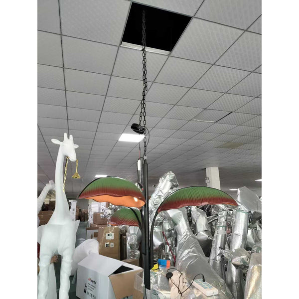 Rauduvyu Leaf Black Chandelier