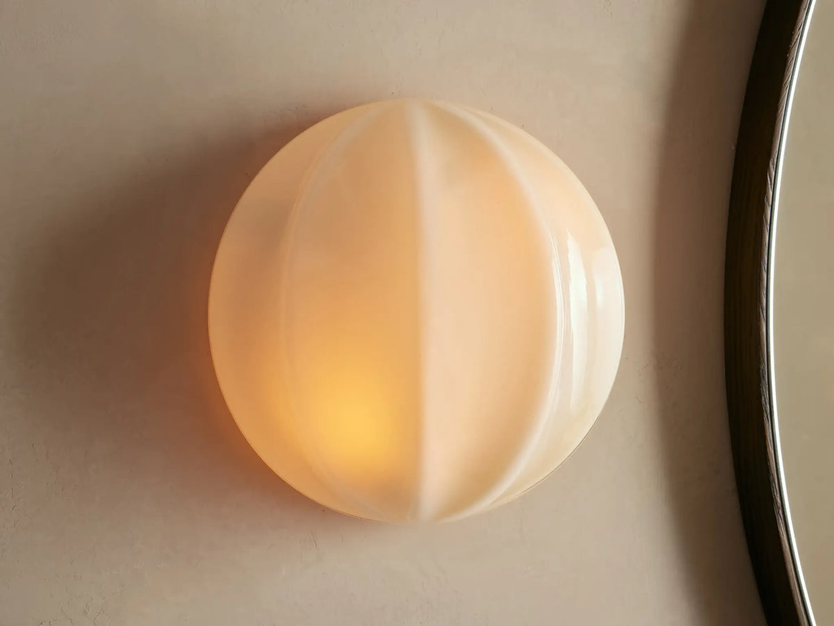 Fede Ribbed Cream Glass Wall Sconce | Brass | CLFEDE090BR