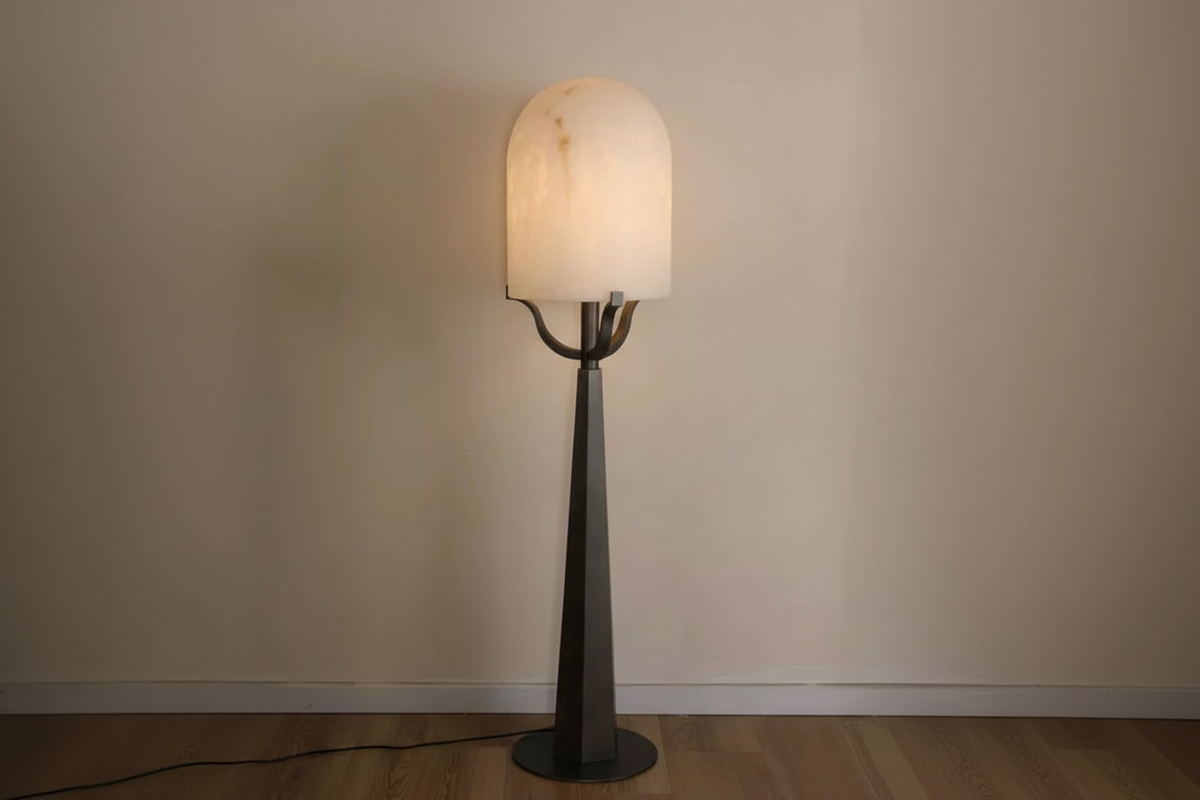 Svolti Floor Lamp | Alabaster & Iron | CLGHT40